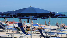 Vacanze al mare, servizi di spiaggia +25%. Taormina la più cara d'Italia