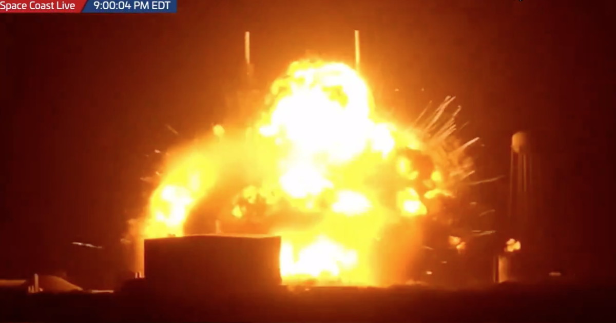 Disastro durante il test del razzo di Bezos: esplosione e palla di fuoco a Cape Canaveral