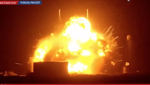 Disastro durante il test del razzo di Bezos: esplosione e palla di fuoco a Cape Canaveral