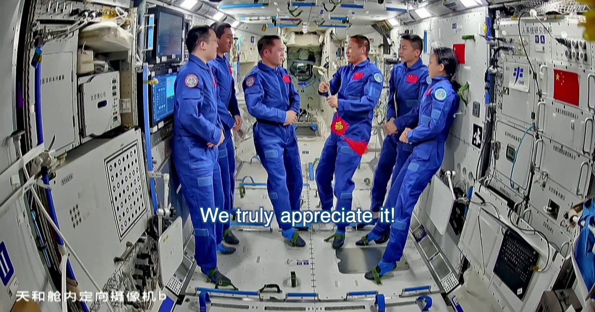 Gli astronauti della Shenzhou-21 completano il passaggio di consegne