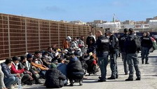 I medici della vergogna. Il «sistema» dei camici per evitare i rimpatri ai clandestini