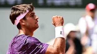 Tennis, il Roland Garros incoronerà un nuovo campione. E Cobolli avanza
