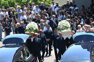 Maldive, dopo la tragedia i funerali di Monica e Giorgia. Il Vescovo: Morte non cancella i vostri sorrisi.