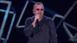 Gigi D'Alessio batte Massimo Ranieri. Boom... continuavano a chiamarlo Trinità