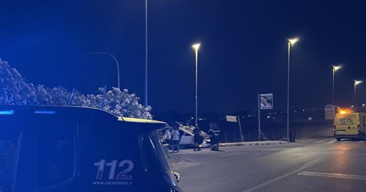 schianto sul litorale di roma muore un 20enne di albano tre giovani feriti da Iltempo.it schianto sul litorale di roma muore un 20enne di albano tre giovani feriti