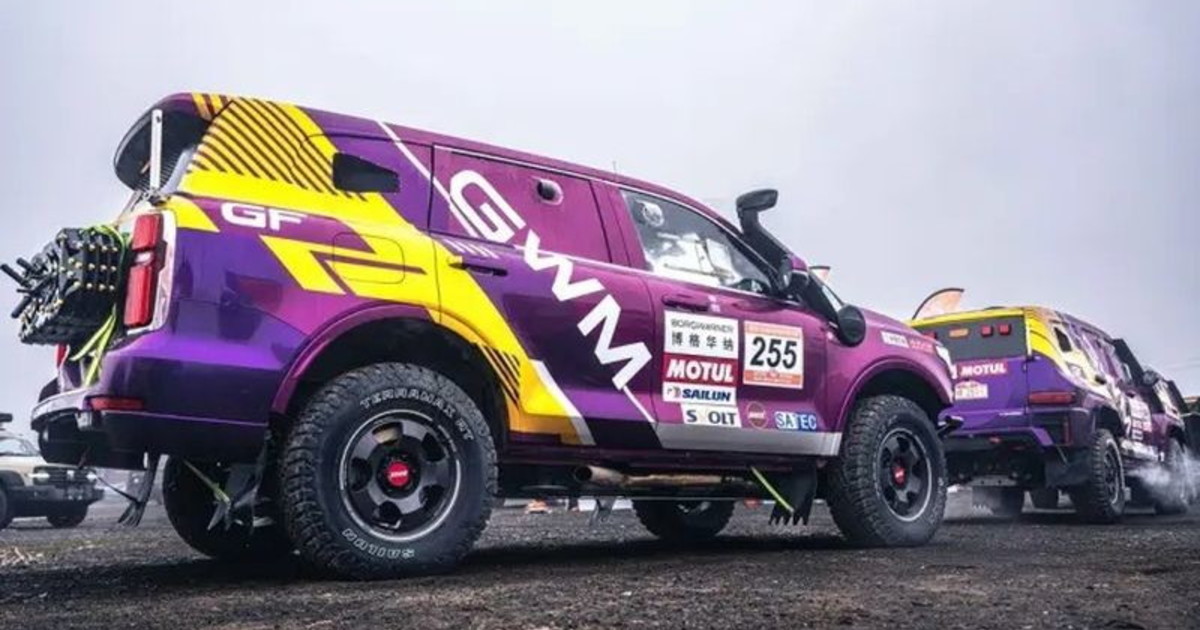 Pilota italiana affronta il Taklimakan Rally su un NEV cinese