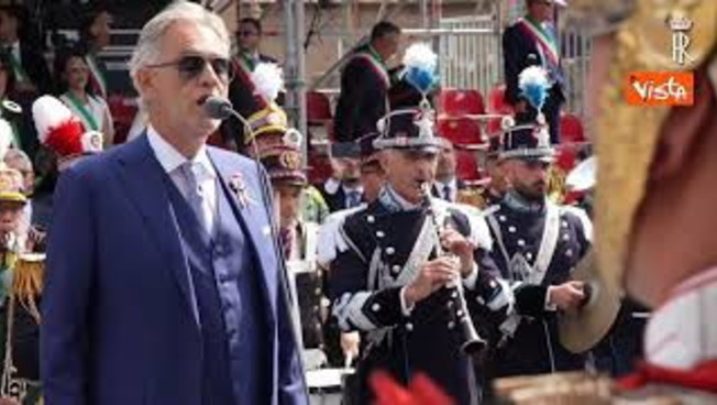 mattarella assiste all esecuzione inno di mameli cantato da bocelli alla parata del 2 giugno da Iltempo.it mattarella assiste all esecuzione inno di mameli cantato da bocelli alla parata del 2 giugno