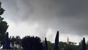 Tromba d'aria fa un disastro a Roma nord: il video impressionante