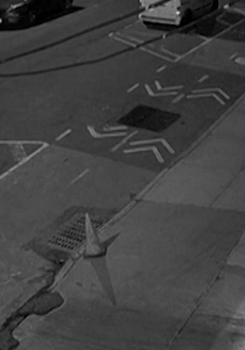 New York, entrano ed escono a gruppi nelle fogne. Mistero in città