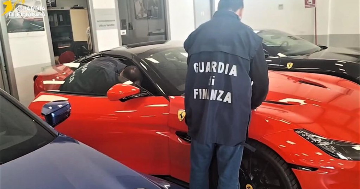 Maxi frode su auto di lusso da 42 milioni di euro, sequestri in tutta Italia