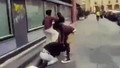 Attivista di centrodestra pestato da un gruppo di africani, il video choc