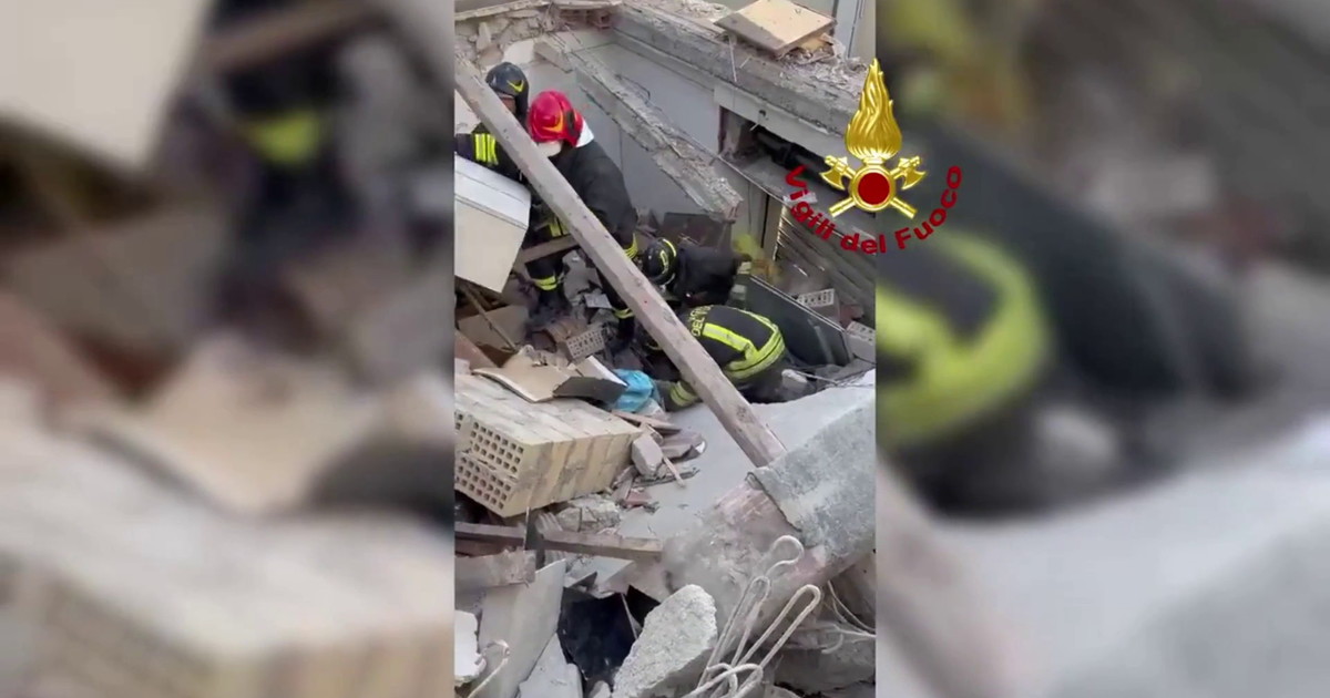 Palazzina crolla dopo un'esplosione nel Fermano, un morto e due feriti