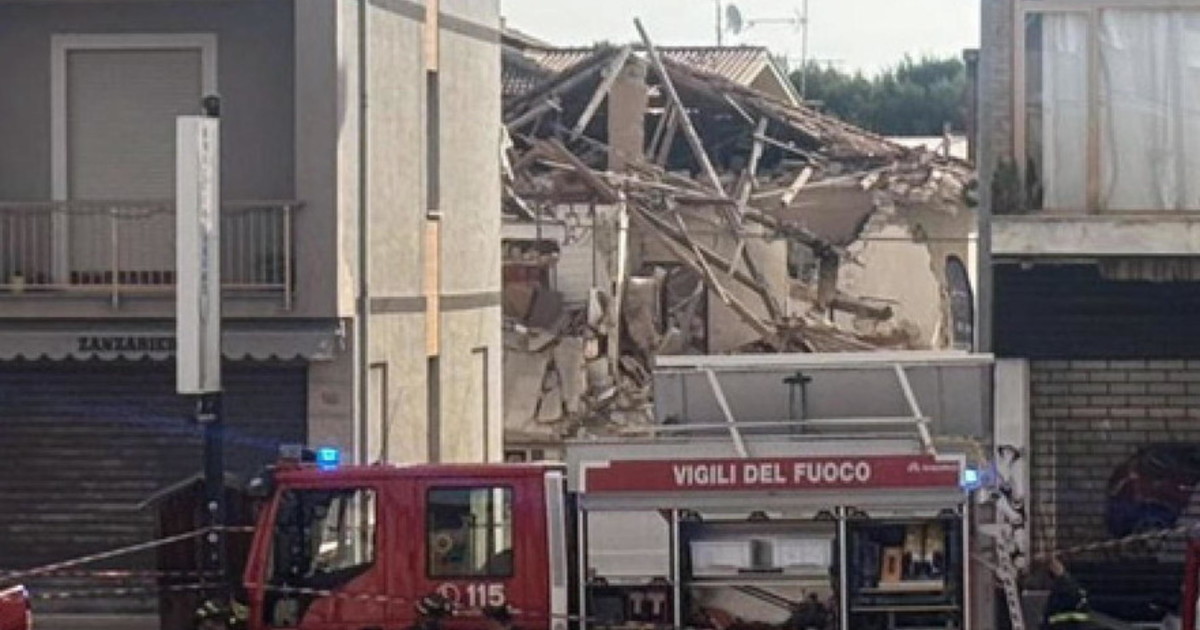 Palazzina crolla dopo un'esplosione: un morto e due feriti. Cosa è successo