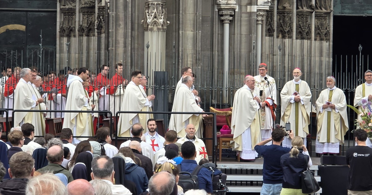 Fede e radici cristiane: cento Templari moderni schierati nel Duomo di Colonia