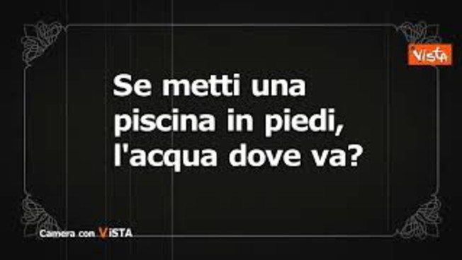 'Se metti in piedi una piscina la adagi sul lato corto' Camera con Vista La7 di Alexander Jakhnagiev