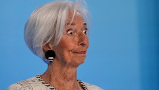 Bce verso il rialzo dei tassi. “Dato preoccupante”, l'economia rallenta e arriva la stretta dei falchi