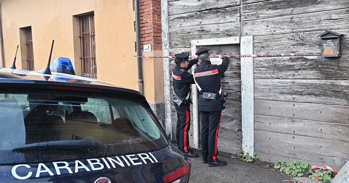 Razzia nella notte in una casa d'aste: gioielli ed orologi d