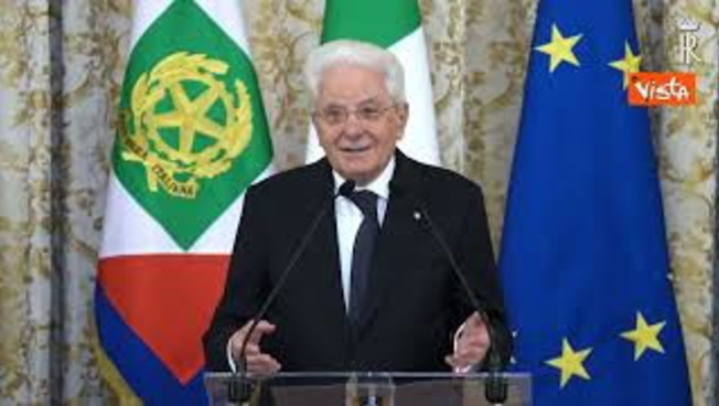 Mattarella riceve suo ritratto a incontro con Marina: Bel qu
