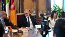 Il sindaco Gualtieri e Julia, storia di un amore impossibile ai tempi dell'Ai