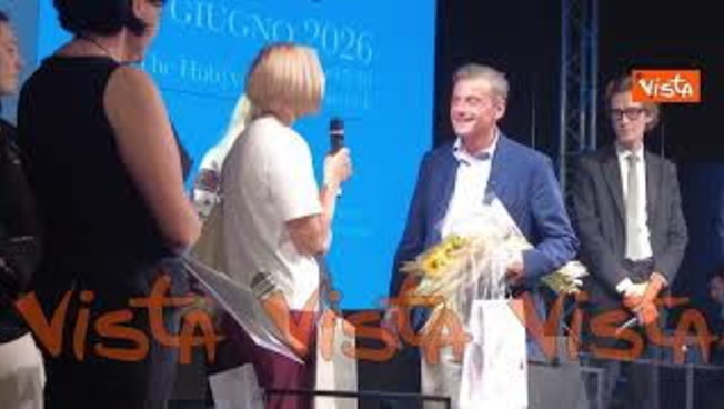 Una donna Ucraina a Calenda: "Ho fatto Instagram solo per le