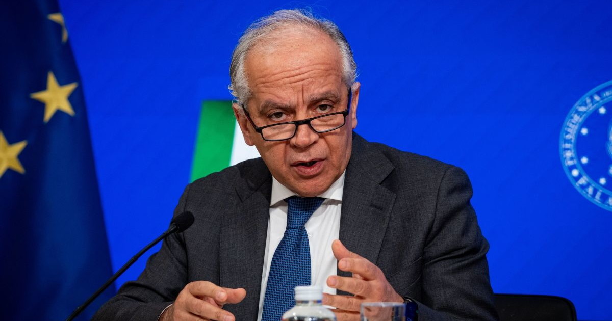 Piantedosi, “L'Ia supporterà la sicurezza, no al poliziotto 
