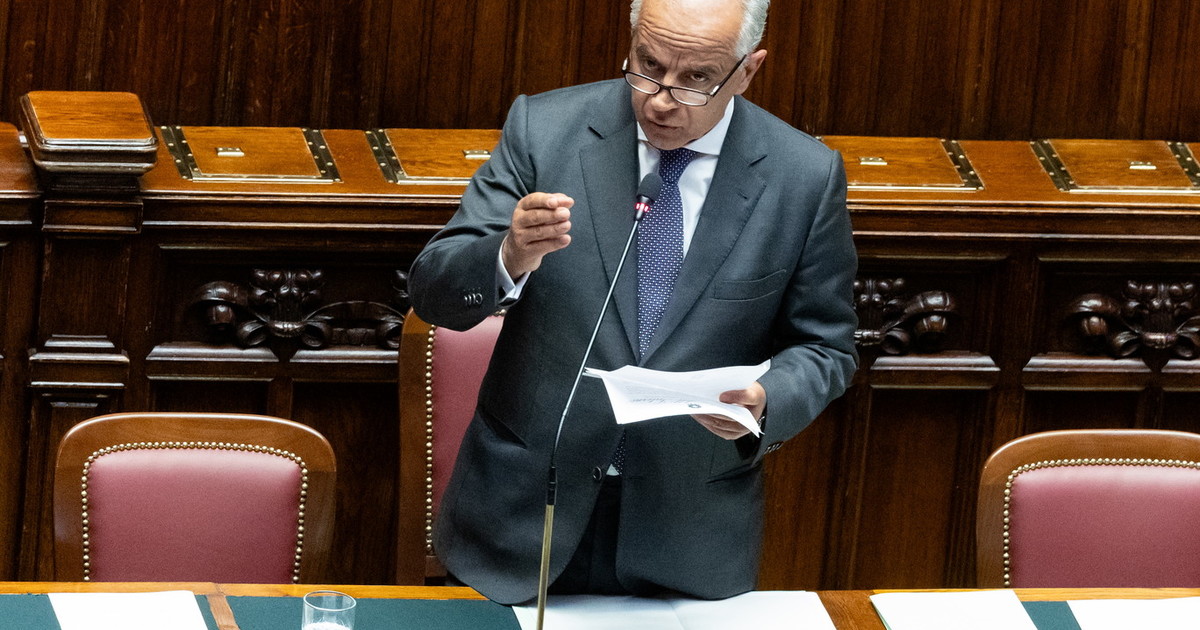 Piantedosi rivendica: "Espulsi 250 stranieri pericolosi. Ogg