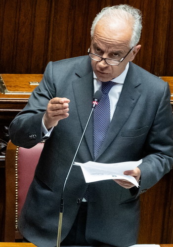 Piantedosi: "Espulsi 250 stranieri pericolosi. Oggi arrestati due esponenti dei Fratelli Musulmani" | <span style=color: rgb(153, 0, 0);>GUARDA</span>