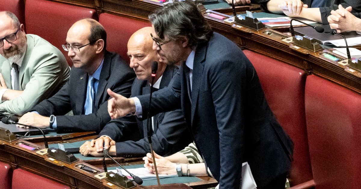 Infamia del M5S contro Meloni e le donne. “Lei con