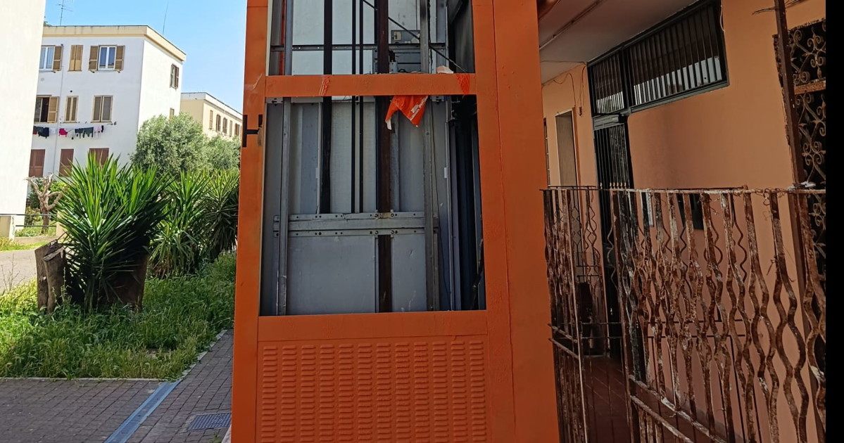 ascensore bruciato due anni fa e mai ripartito noi invalidi reclusi da Iltempo.it ascensore bruciato due anni fa e mai ripartito noi invalidi reclusi