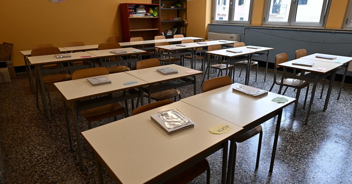 modena choc a scuola alunno punta pistola giocattolo contro il prof era uno scherzo da Iltempo.it modena choc a scuola alunno punta pistola giocattolo contro il prof era uno scherzo