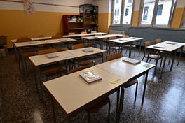 Modena, choc a scuola. Alunno punta pistola giocattolo al prof: &ldquo;Uno scherzo&rdquo;