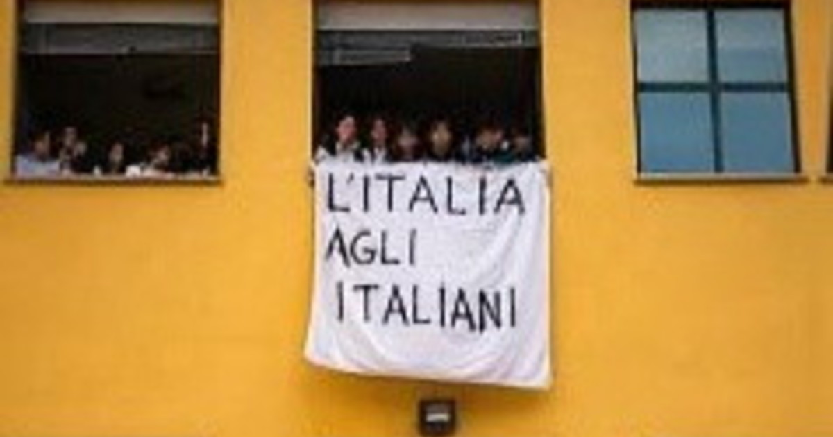 cesena lo striscione italia agli italiani non piace alla sinistra del pensiero unico da Iltempo.it cesena lo striscione italia agli italiani non piace alla sinistra del pensiero unico