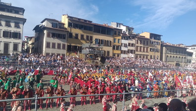 Calcio Storico Fiorentino, trionfa lo spettacolo. Vittorie nette per Rossi e Azzurri su Verdi e Bianchi