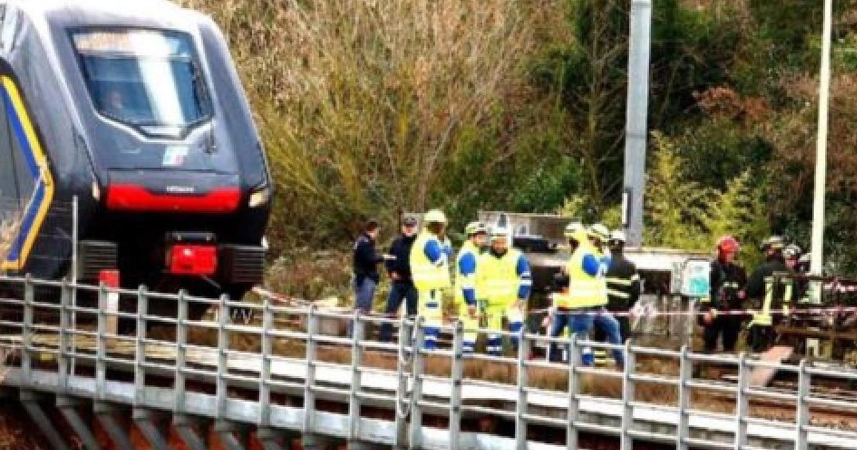 terrorismo anarchico sette arresti per i sabotaggi ai treni la cellula romana e legami con gli altri gruppi da Iltempo.it terrorismo anarchico sette arresti per i sabotaggi ai treni la cellula romana e legami con gli altri gruppi