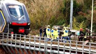 Terrorismo anarchico, 7 arresti per i sabotaggi ai treni: la cellula romana, Cospito e i legami con gli altri gruppi