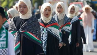 Livorno come Teheran, minacce di morte a una 12enne: Metti il burqa o ti uccido 