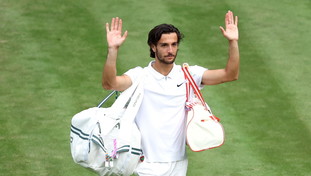 Wimbledon, l'infortunio frena Musetti: Ci vediamo presto. Entra Berrettini