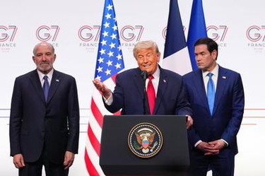 Iran, Trump: "Il cambio di regime c'&egrave; stato, i nuovi leader sono diversi. Venerd&igrave; l'accordo"