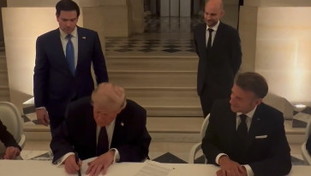 Trump firma l'accordo di pace con l'Iran, cosa prevede: i 14 punti