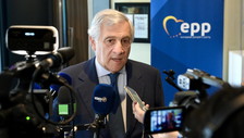 Trump ha offeso l'Italia. Tajani annulla il viaggio negli Usa