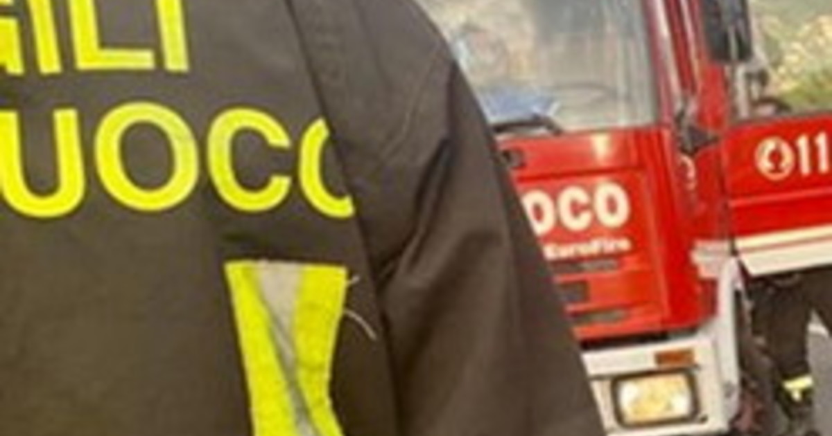 roma incendio nel centro sportivo aquaniene evacuate 200 persone da Iltempo.it roma incendio nel centro sportivo aquaniene evacuate 200 persone