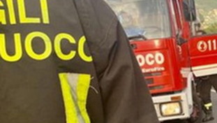 Roma, incendio nel centro sportivo Aquaniene: evacuate 200 persone