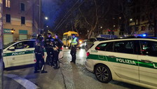 Milano, ex pilota Gran Turismo con la moto contro un palo: decapitato