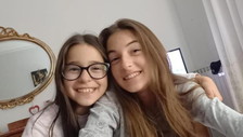 Sorelline scomparse, si indaga su tre numeri di telefono. Uno è del compagno della madre