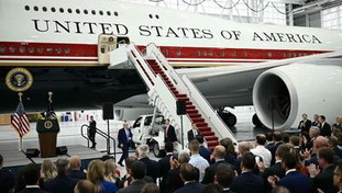 Usa, nuovo Air Force One per Trump: Livrea cambiata, è fatto a mio gusto