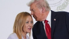 Lo scontro fra Meloni e Trump fa il giro del mondo e tutti stanno con Giorgia 