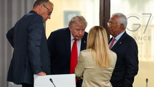 Trump ricomincia, Meloni lo sistema. Calma e occhio al trappolone