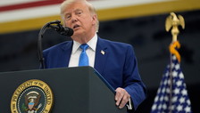 Trump “implora” l'Iran mentre attacca gli amici: rapporti distrutti con Italia e Israele