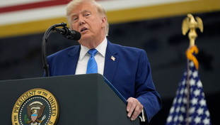 Trump “implora” l'Iran mentre attacca gli amici: rapporti distrutti con Italia e Israele