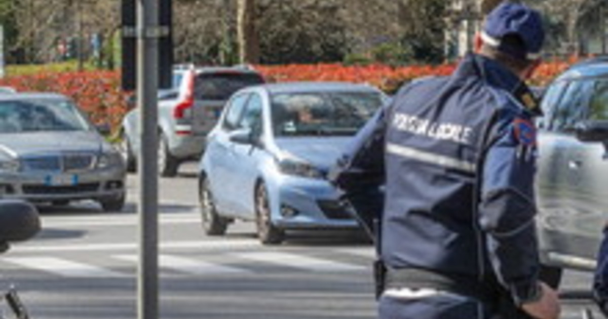 vigile insegue un auto pirata si schianta in moto e muore ipotesi speronamento da Iltempo.it vigile insegue un auto pirata si schianta in moto e muore ipotesi speronamento